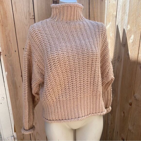 H&M soft pink beige chunky knit sweater size small - Picture 1 of 7